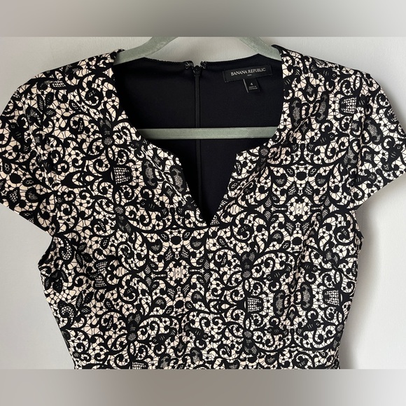 Banana Republic V-Neck Black & Cream Trellis Print Dress Cap Sleeves | Size 4 - Picture 3 of 5